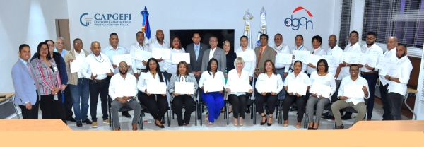 CAPGEFI realiza entrega de certificado a 33 servidores de la DGCN